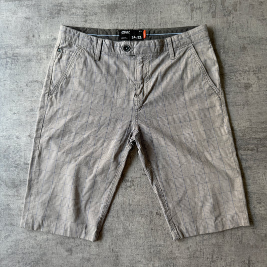 Oakley Mens Grey Plaid Cargo Shorts Size 34W 32L             -A49