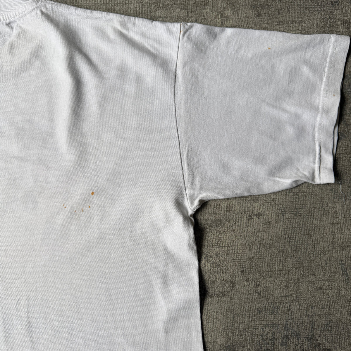 “Get In, Sit Down” Mens Vintage White T-Shirt Fits Size XL Mens                      -E43