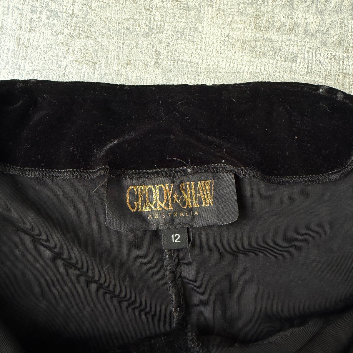 Gerry Shaw Womens Vintage Black Velour Halter Neck Top Size 12 Womens Metal accents       -E68