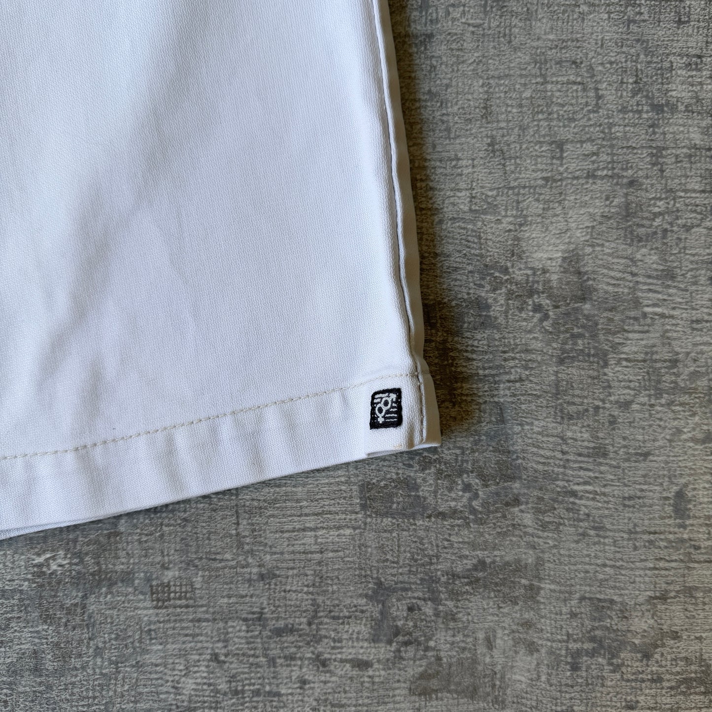 Golden Breed Mens Y2K White Surf Cargo Shorts Size 31              -E10
