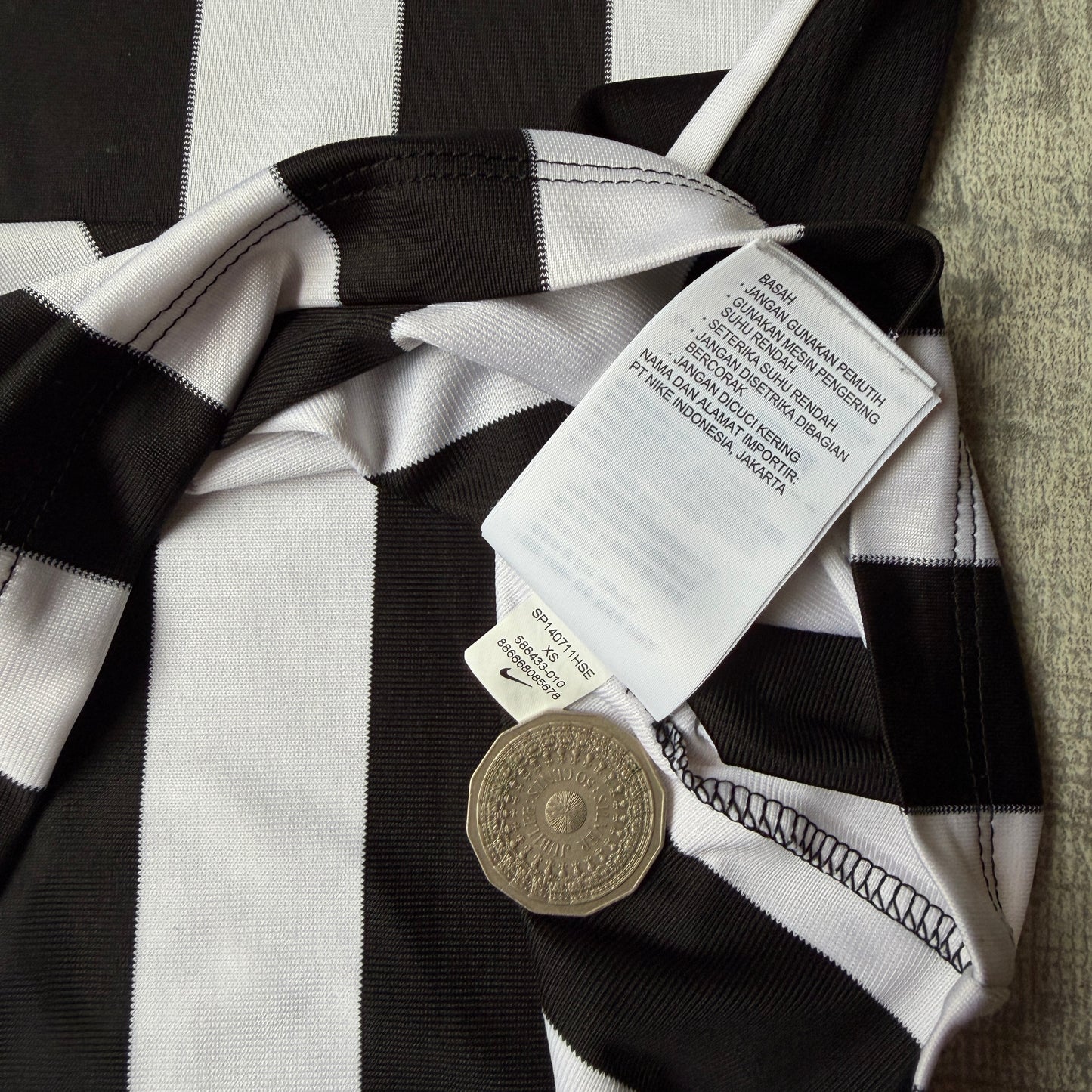 Nike Juventus Y2K Soccer Schools Soccer Jersey Size XS Womens         -G19