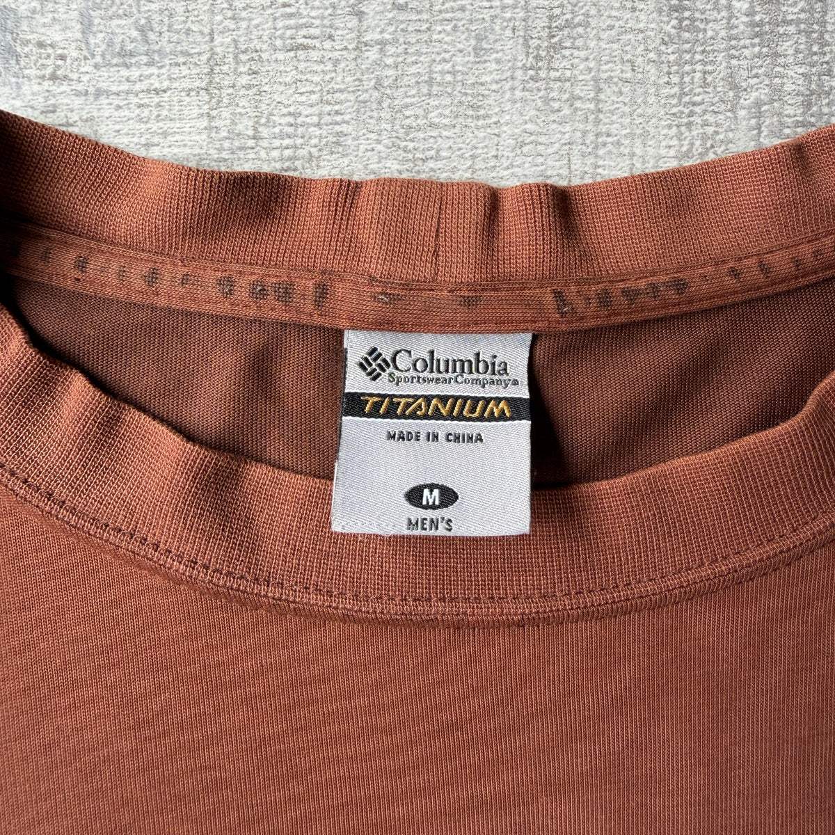Columbia Brown Y2K Long Sleeve T Shirt Size M Mens Graphic Tee            -C23