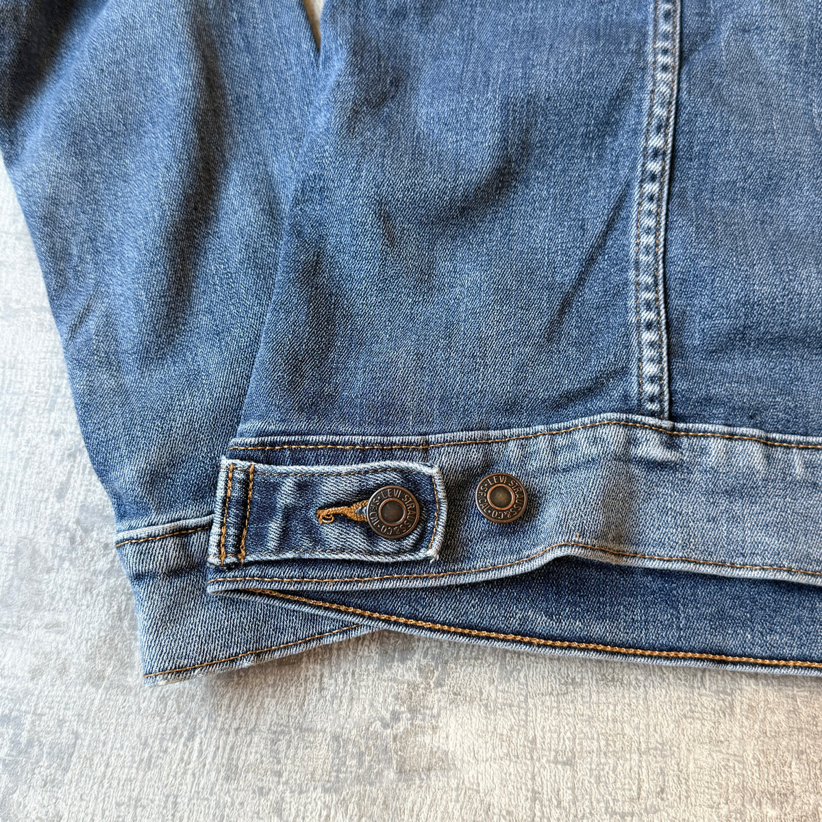 Levi's Denim Jacket Size L Womens Light Blue Denim Button Down                 -A43